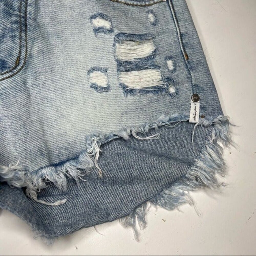 One Teaspoon Bandits Light Wash Distressed Denim Shorts Size 27 Frayed Hem - Picture 4 of 11